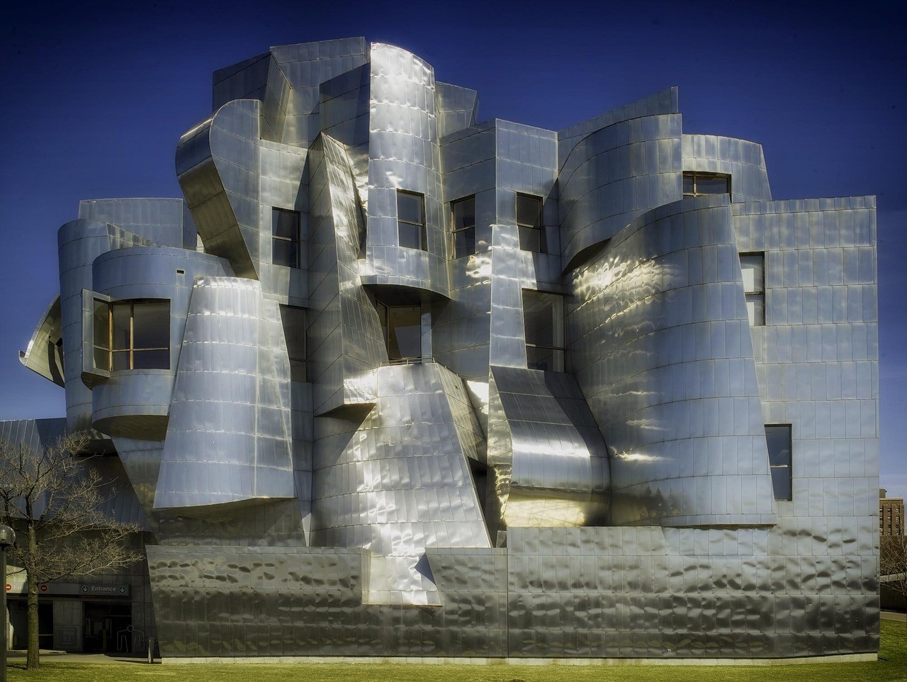 Weisman Art Museum. Silver building comprising many different shapes